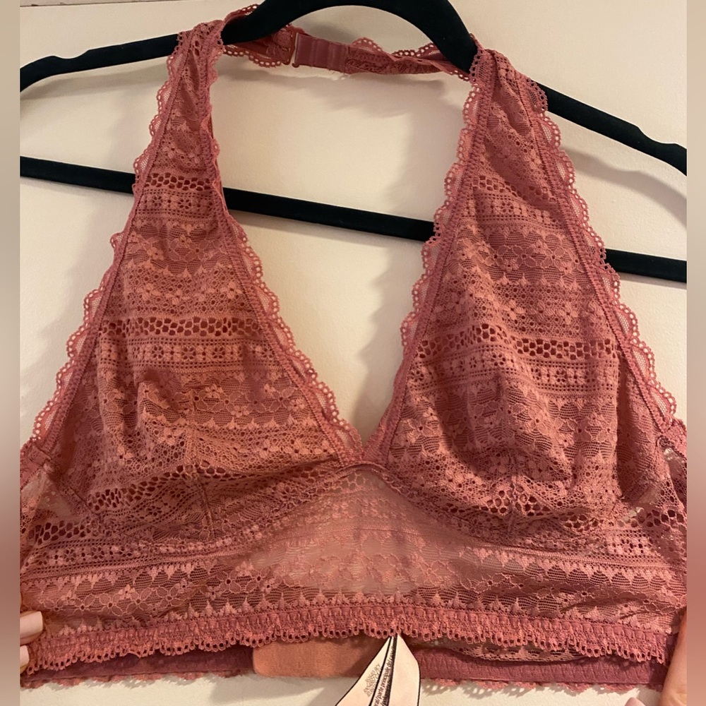 LACY VS PINK BRALETTE